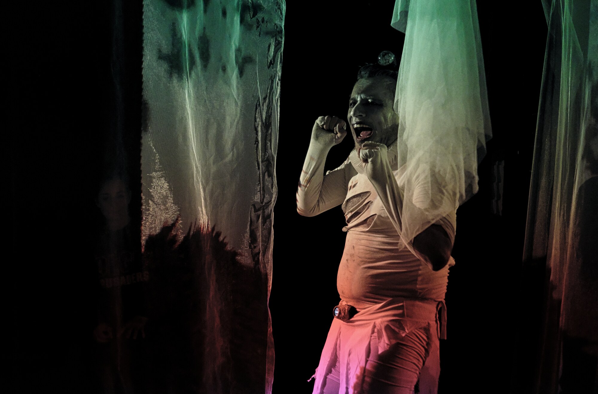 Guido Molina in Macbeth, directed by Julie Stearns, Only Connect, Mülheim an der Ruhr, 2022. Photo: Uwe Faltermeier.